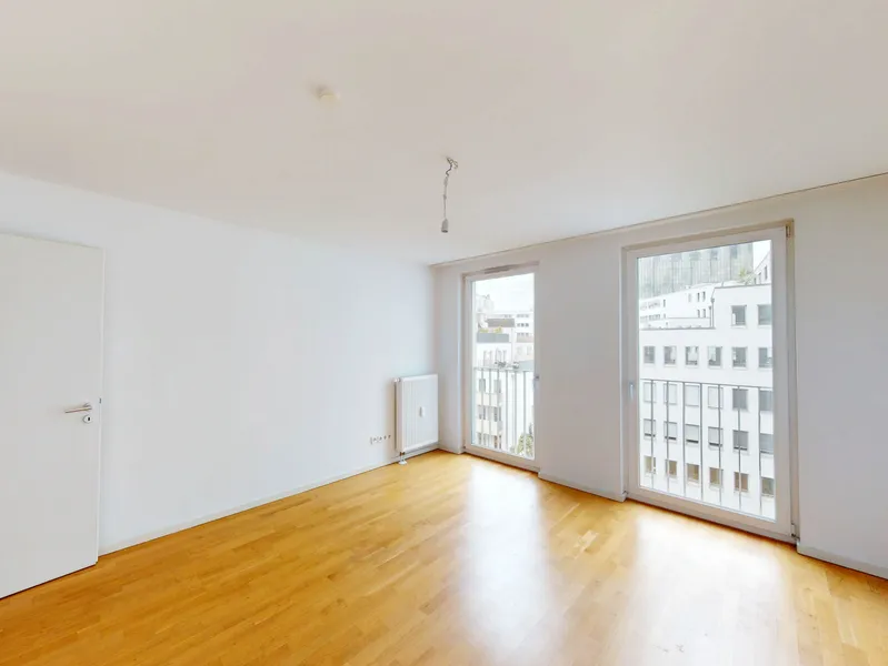 Zentrale Lage: Großzügige 5-Zimmer Wohnung mit Einbauküche — photo 1